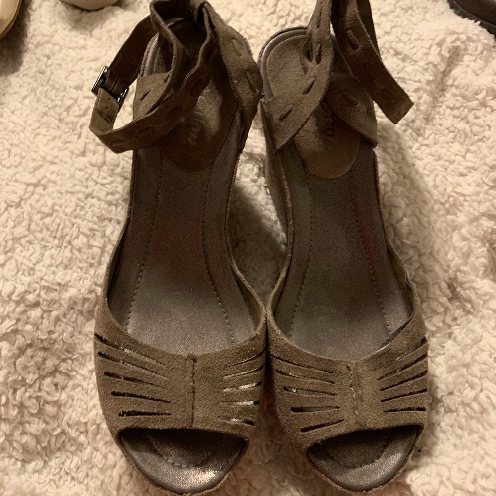 Wedge leather sandals